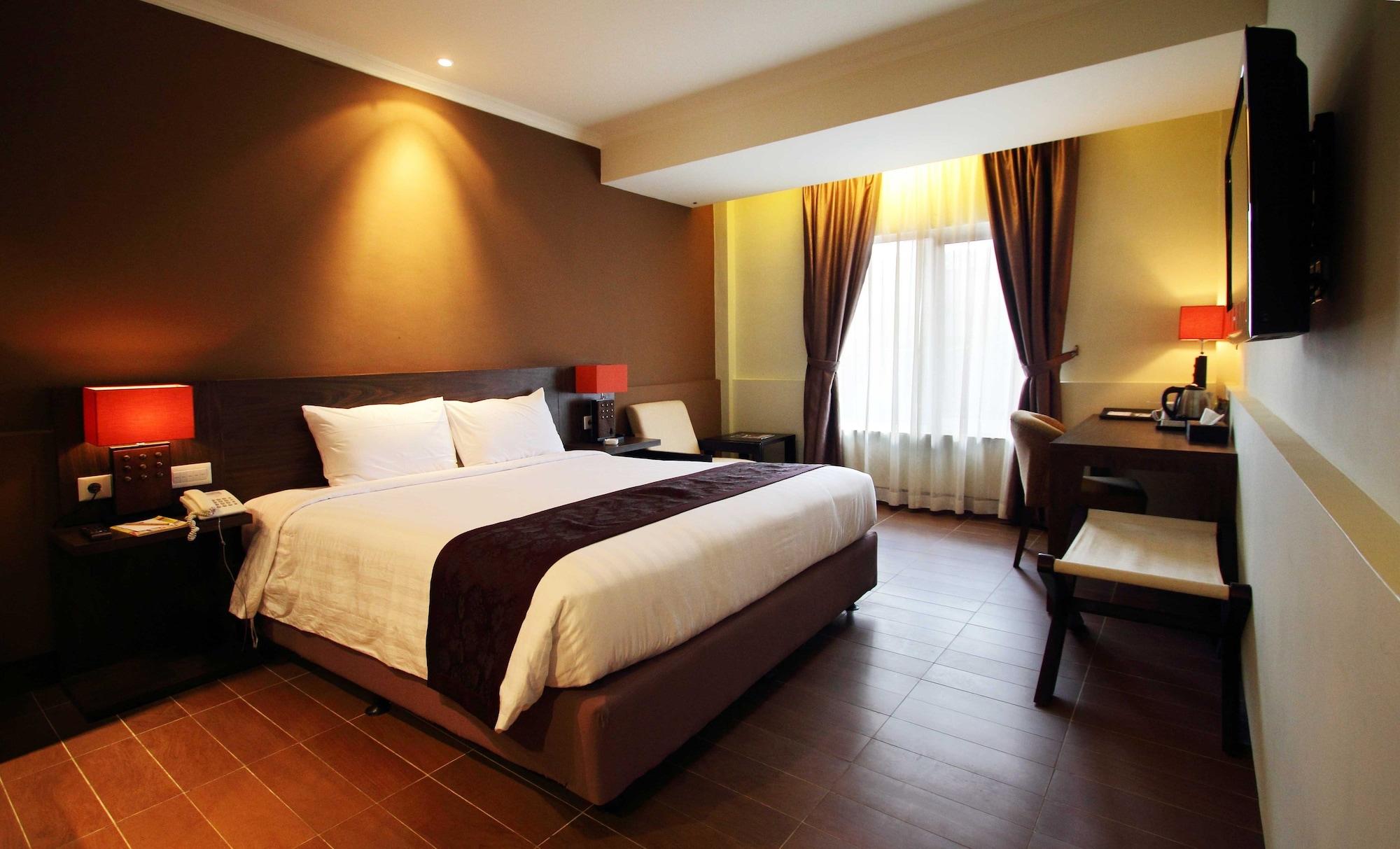 Dafam Hotel Cilacap Exterior photo