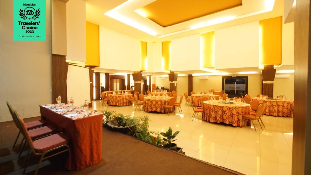 Dafam Hotel Cilacap Exterior photo