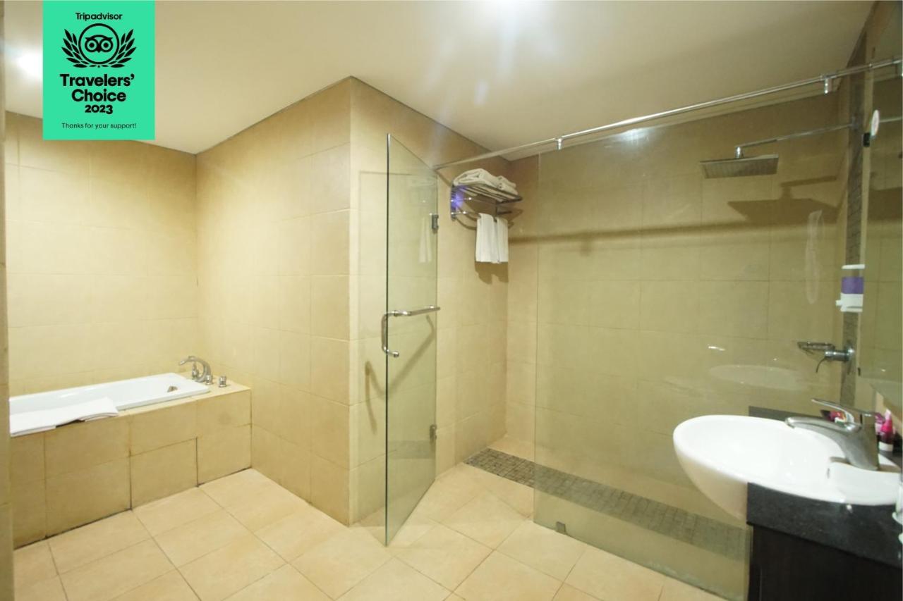 Dafam Hotel Cilacap Exterior photo
