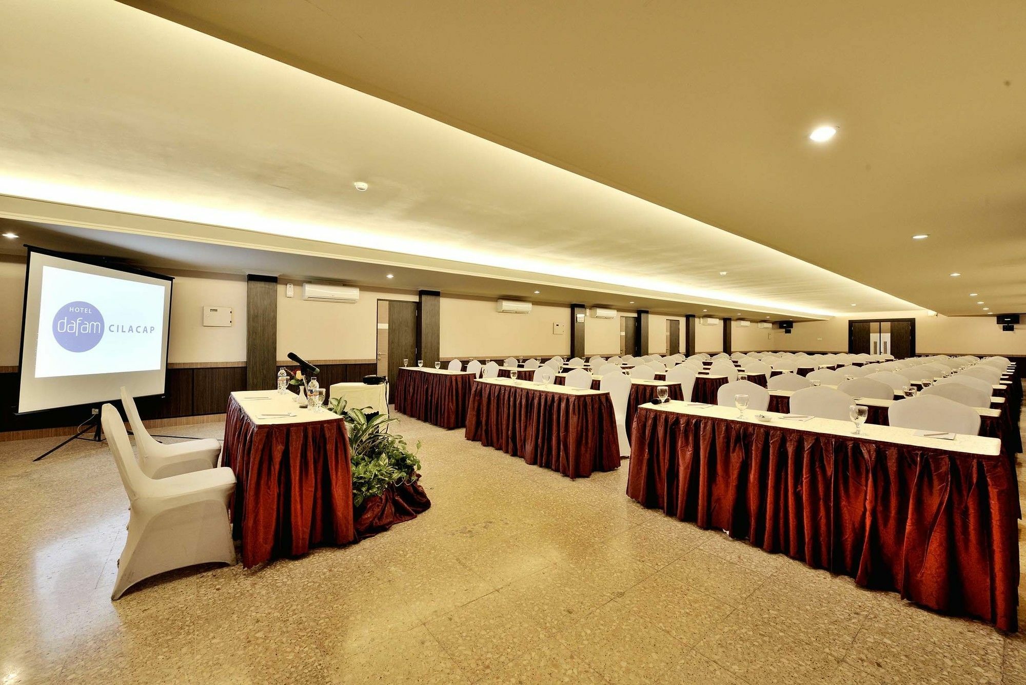 Dafam Hotel Cilacap Exterior photo